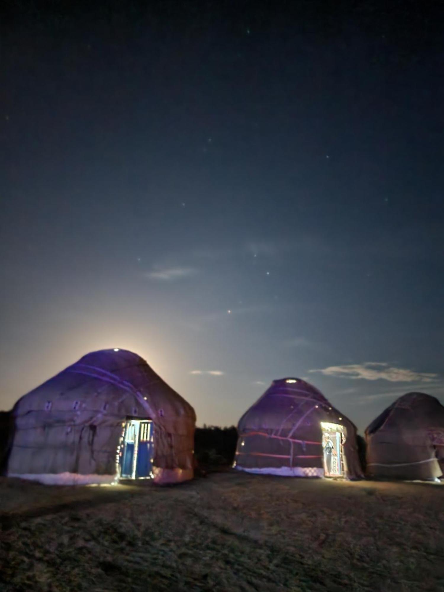 מלון Nurota Authentic Uzbek Yurt Camp Eco-Friendly מראה חיצוני תמונה